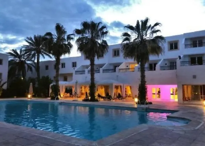 Kairouan Hotels With Pool