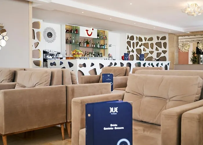 Zentrale Hotels in Midoun