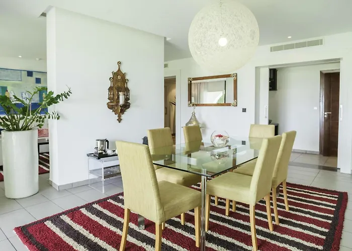 Luxury Hotels in La Marsa near Cafes Bondin