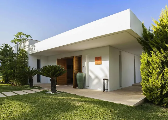 Luxury Hotels in La Marsa near Plage Marsa Cubes